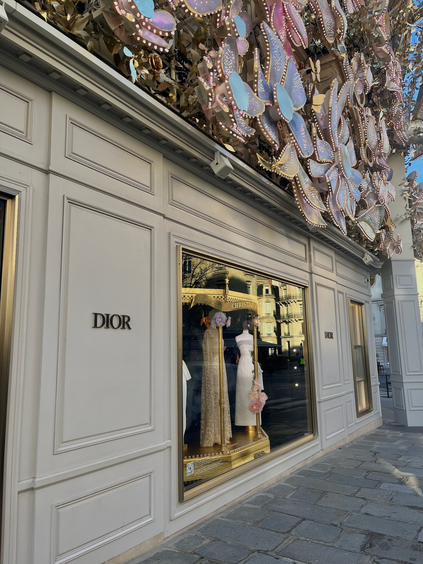 Vitrine d'une maison de couture parisienne